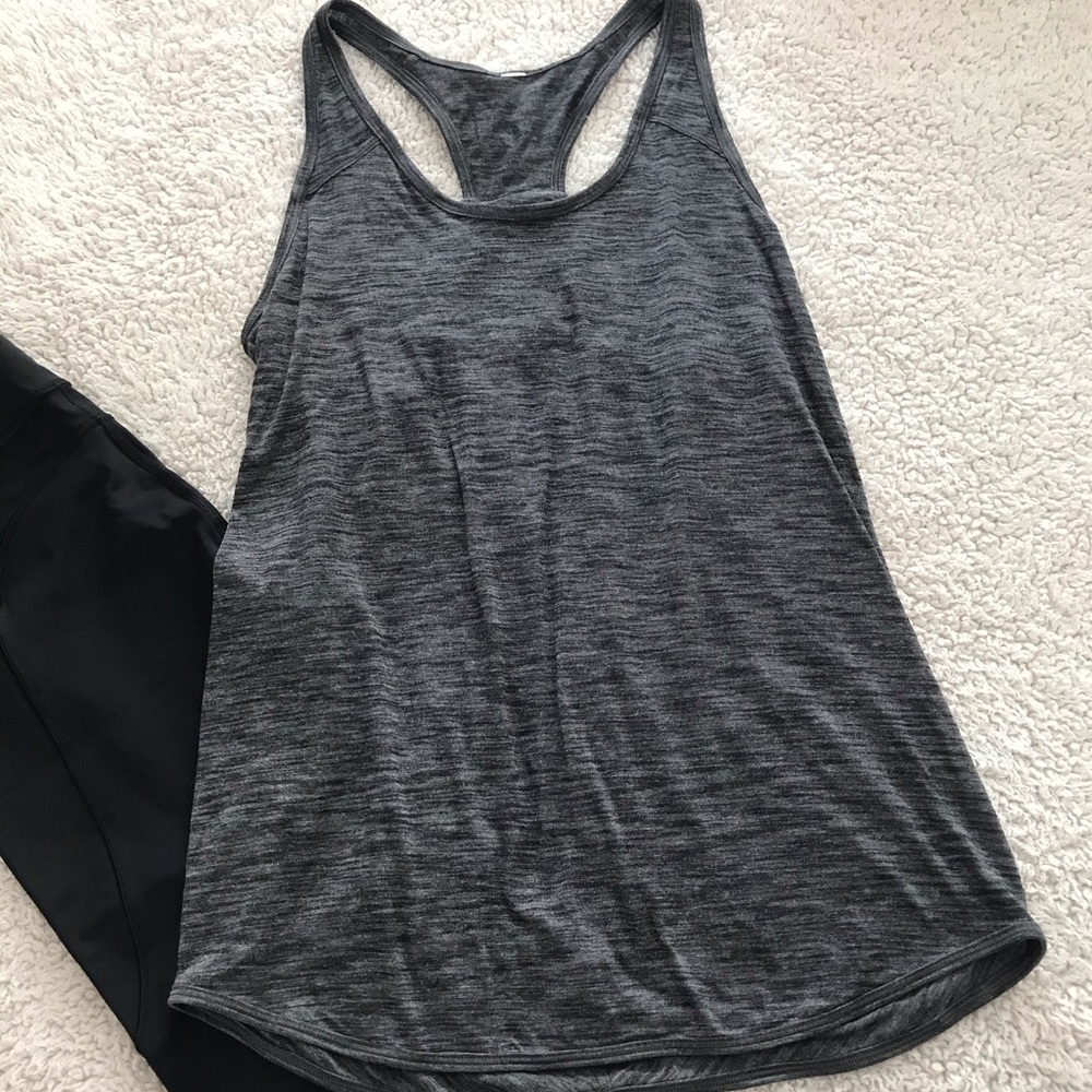 Like New!✨Lululemon Tank 6 - Picture 2 of 8